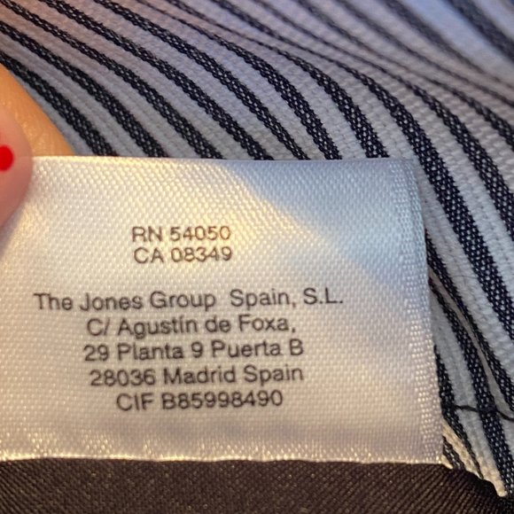 FINAL CHANCE! CLOSET CLOSING! - Picture 7 of 11